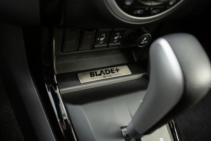 Детали интерьера Isuzu D-Max Blade+ Double Cab 2019 года  (UK) (фото 6 из 12)